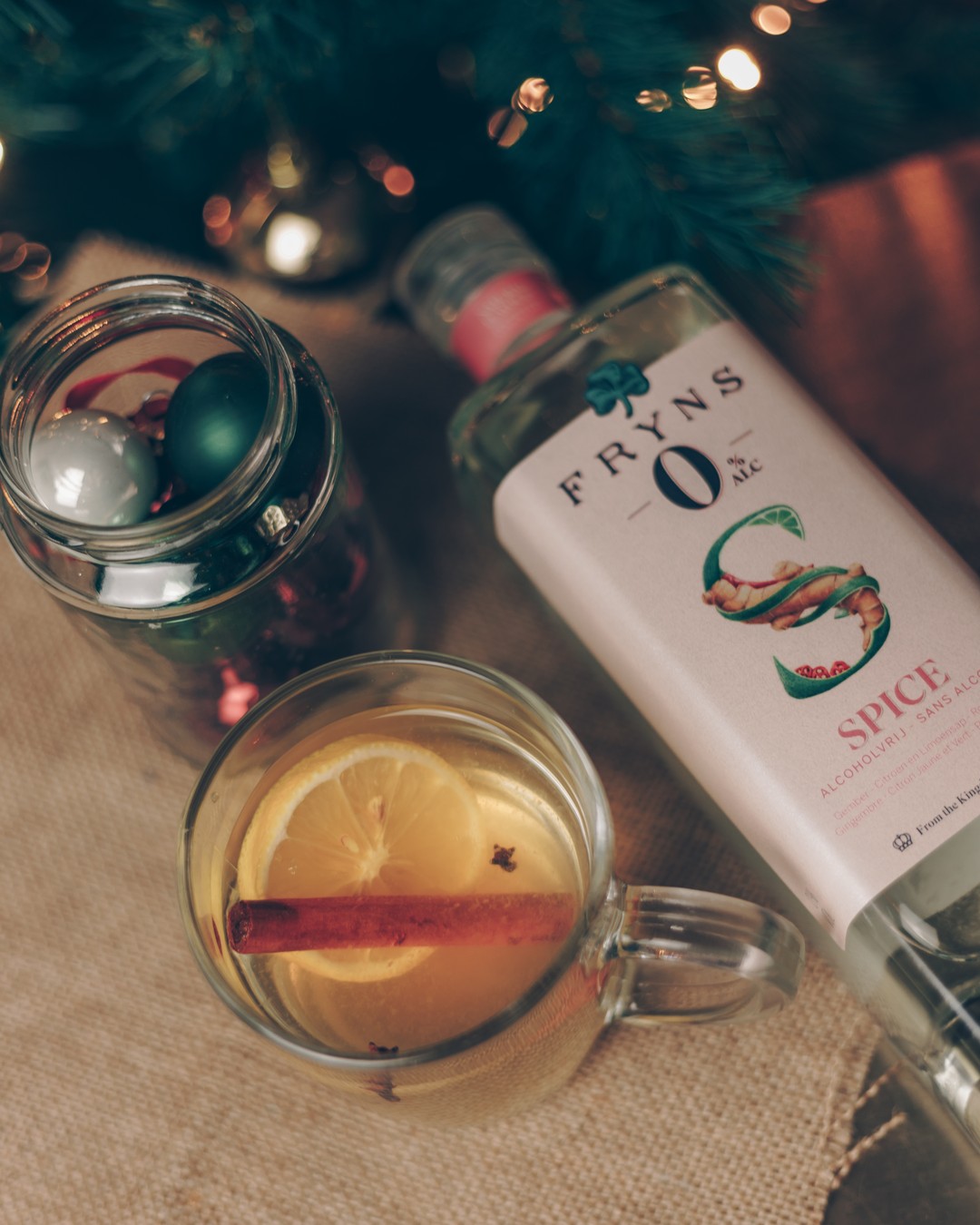 Celebrating the holiday season with a collab with @fryns_distillery (ad).

So proud of this collab! Proud to represent a product which is produced in walking distance from my house. In this cocktail I've used one of their delicious alcohol-free spirits. So happy to share my first ever mocktail on this account! Let's drink mocktails together, haha :D.

Fryns is mainly a distiller or Jenever, so expect some jenever cocktails coming in the couple of next weeks. While I also share some of the reasons why I prefer jenever over gin, and tell a bit of the history of Fryns. Which is currently run by the 4th and 5th generation of Fryns family. 

#mindfulmixologist #cocktailarts #cocktailblog #craftmixology #mixologycocktail #imbibemagazine #favouritecocktail #Cocktailblogger #cocktailsforyou #cocktailacademy #craftedmixology #perfectserve  #mixologist #craftcocktails #cocktails #cocktailporn #imbibe #gintime #bartender  #bartenders #mixology #drinkpic #drinksofinstagram #drinkers #drinkspecial #cocktailsforyou #cocktailsanddreams #cocktaillovers #cocktailculture #mixologyart